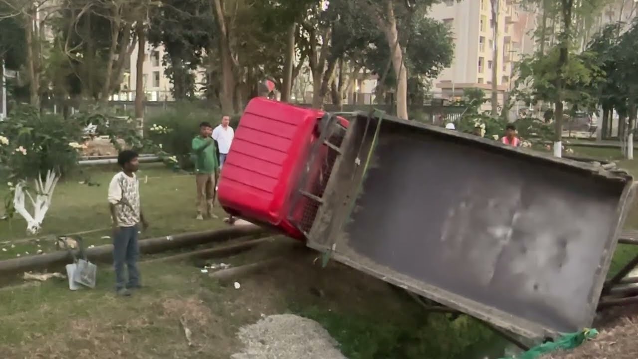 Accident Dumper truck // Gir Gaya naale me^^hydra se uthaye #automobile #roblox #excavator 