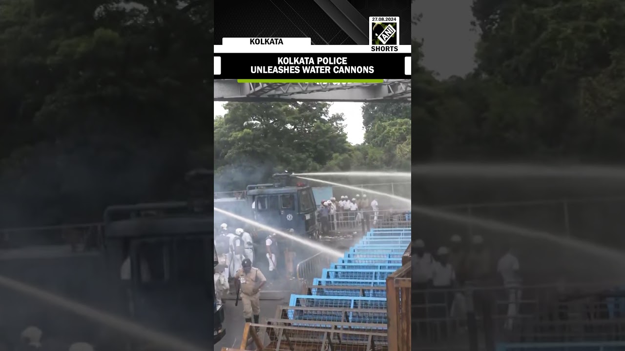 Kolkata Rape-Murder Horror | Kolkata Police unleashes water cannons on protestors | Nabanna March