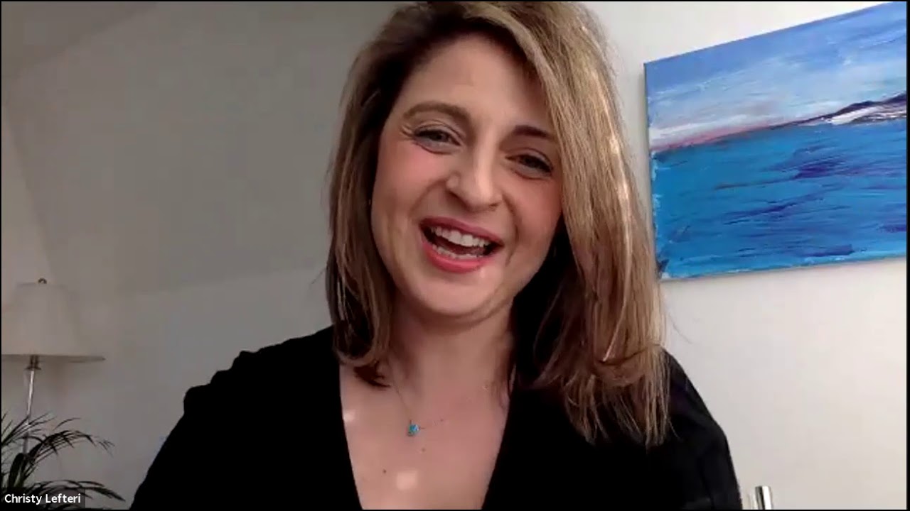 Финалистка литературной премии Аспена Кристи Лефтери беседует с судьей Эсмеральдой Сантьяго