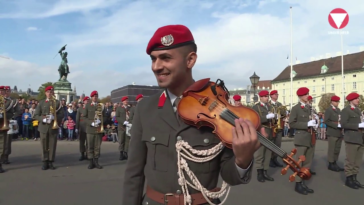 Nationalfeiertag 2018 - Vorführung der Gardemusik am Heldenplatz