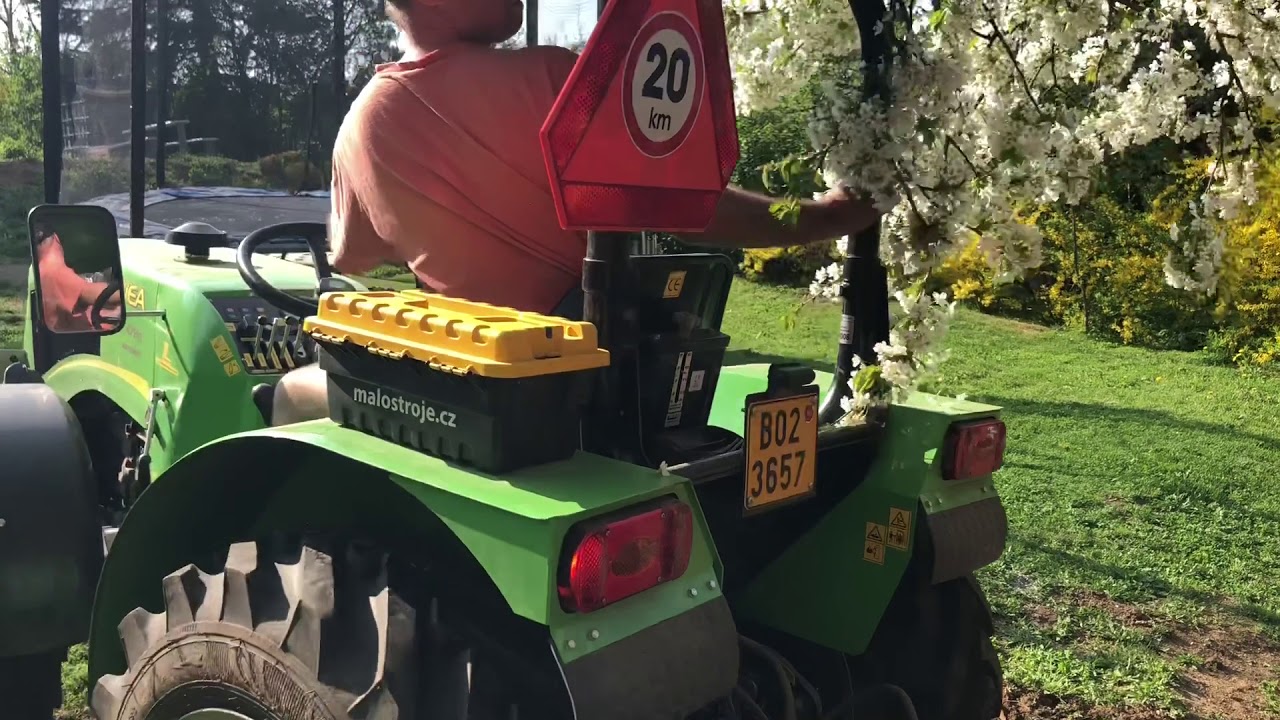 Malostroje.cz | Odvoz hlíny malotraktorem Winea 47 HP Excellent