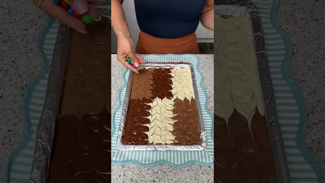 Моя бабушка научила меня делать корж для кренделей 🥰 #шорты #короткий #еда #рецепт #короткоевидео...