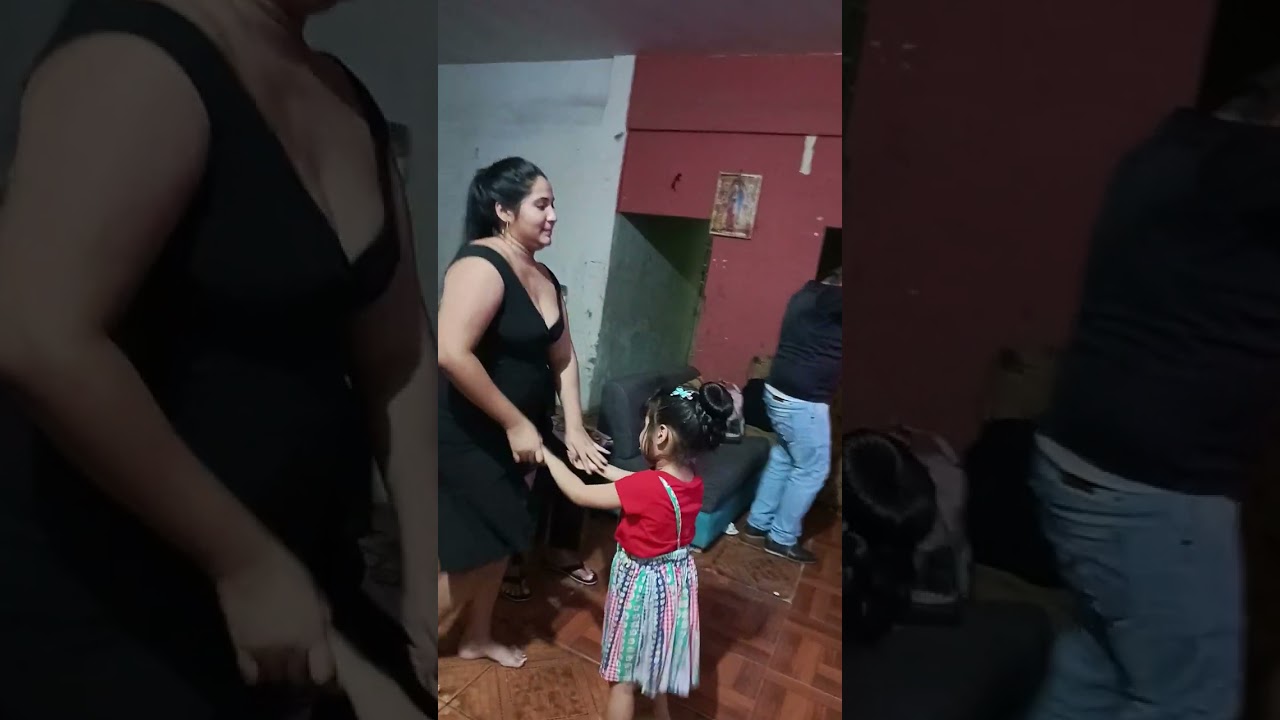Mi linda ahijada y su hija festejando el cumpleaños de su mamita