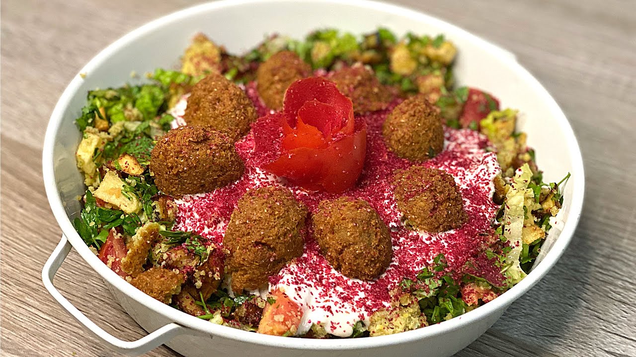 فتة فلافل لفطور مميز 😍 من الآخر اتعدت مرحلة اللذاذه لاتطوفكم 👍🏻