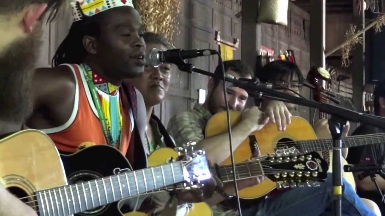 THONGO TUTSU - MASKANDI GUITAR SONG - EMZINI - Rainforest World Music Festival 2013 - Workshop