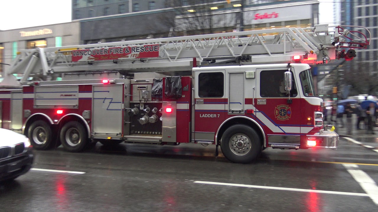 Vancouver Fire & Rescue Services - Rescue Engine 7 & Ladder 7 Responding