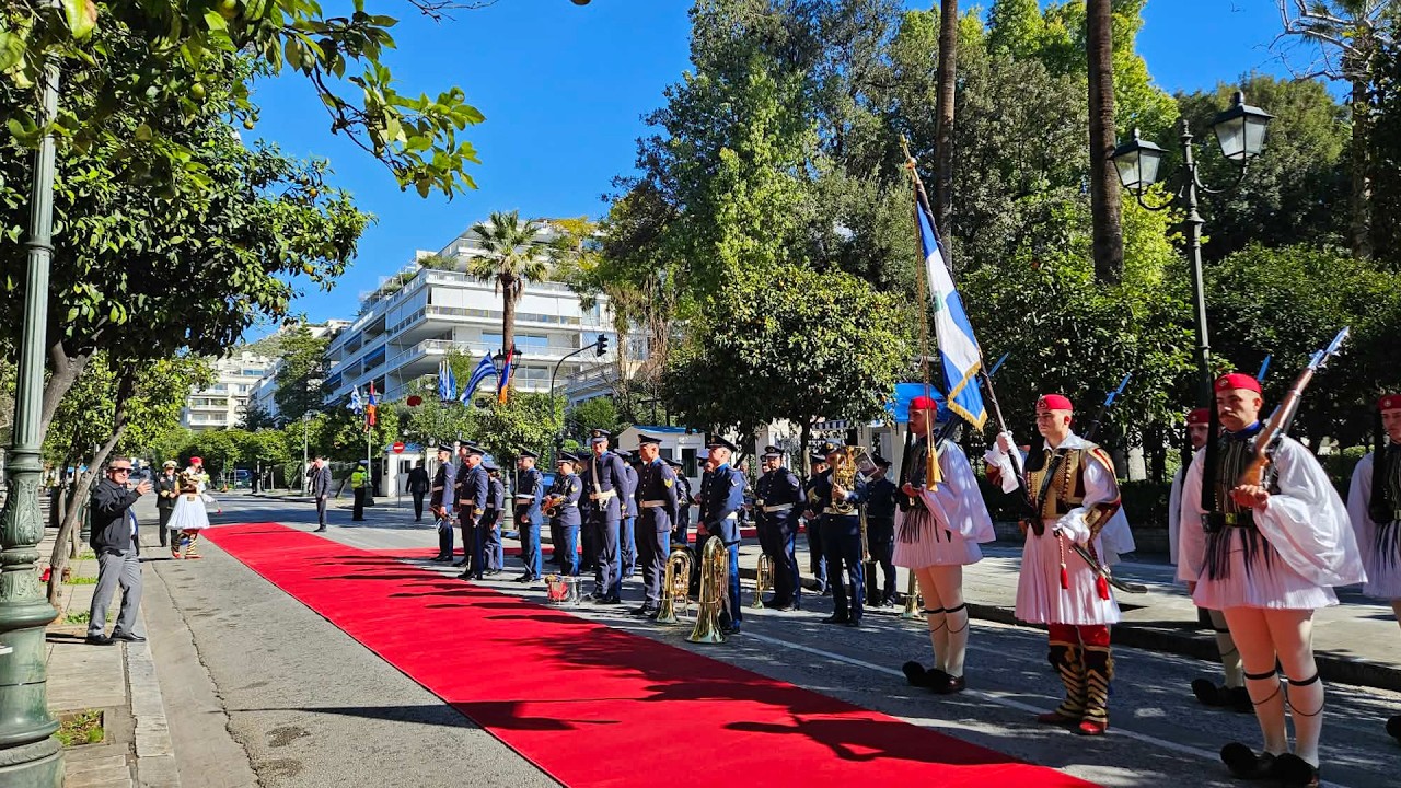 ՀՀ նախագահի դիմավորման պաշտոնական արարողությունը Հունաստանի նախագահի նստավայրում. ՈՒՂԻՂ