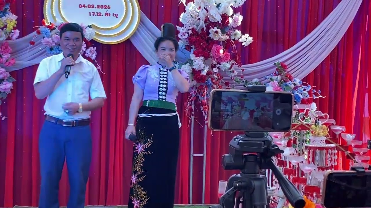 HÀ SƠ LÒ SINH HÁT CHỨC PHÚC PHÚC CHÁU.