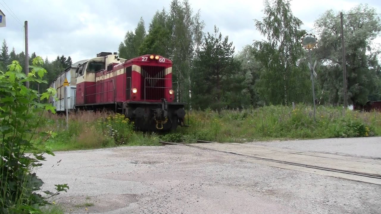 Tavarajuna T2874 matkalla Lahdesta Heinolaan. Freight train T2874 to Heinola