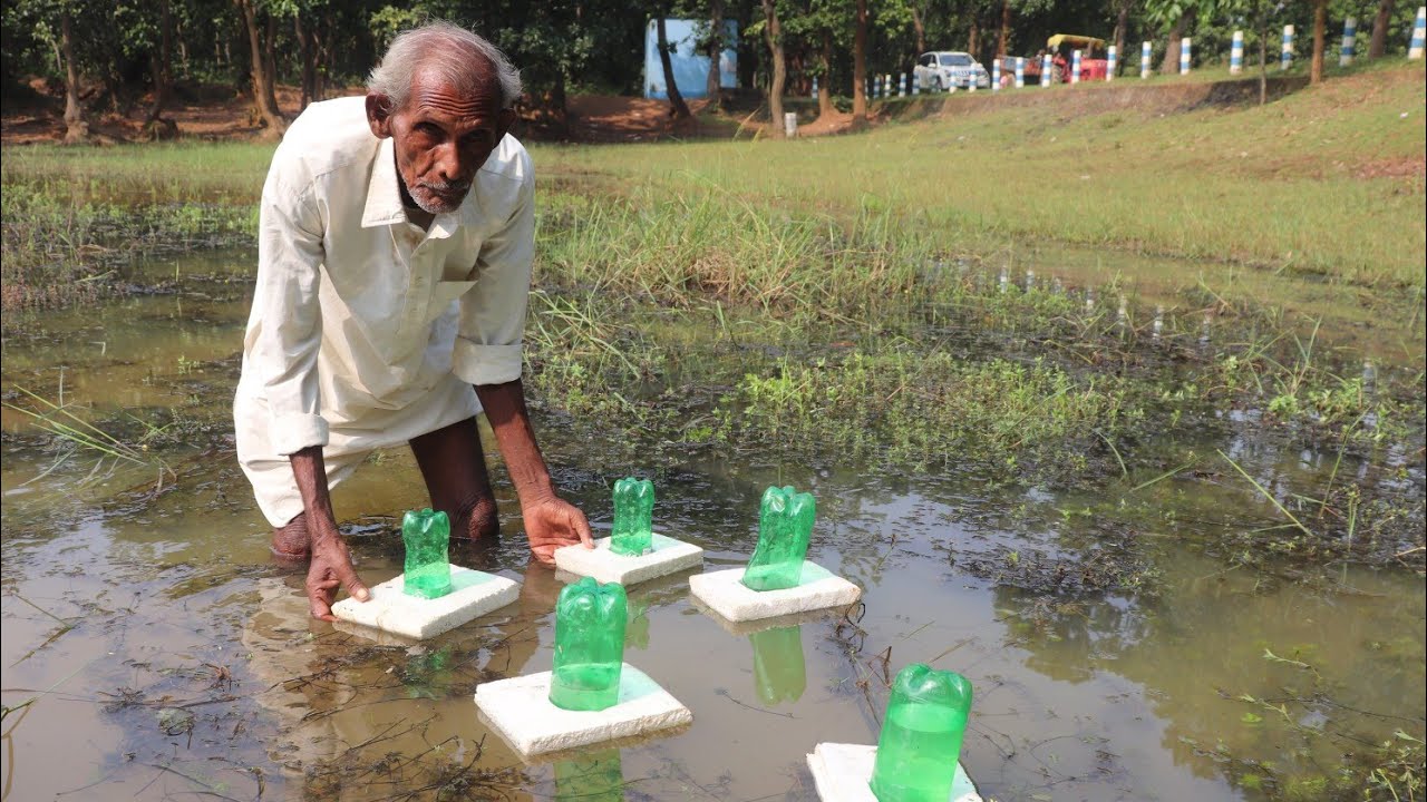 Fishing video || Grandpa taught me to fish in a completely new way with plastic bottles || New trap