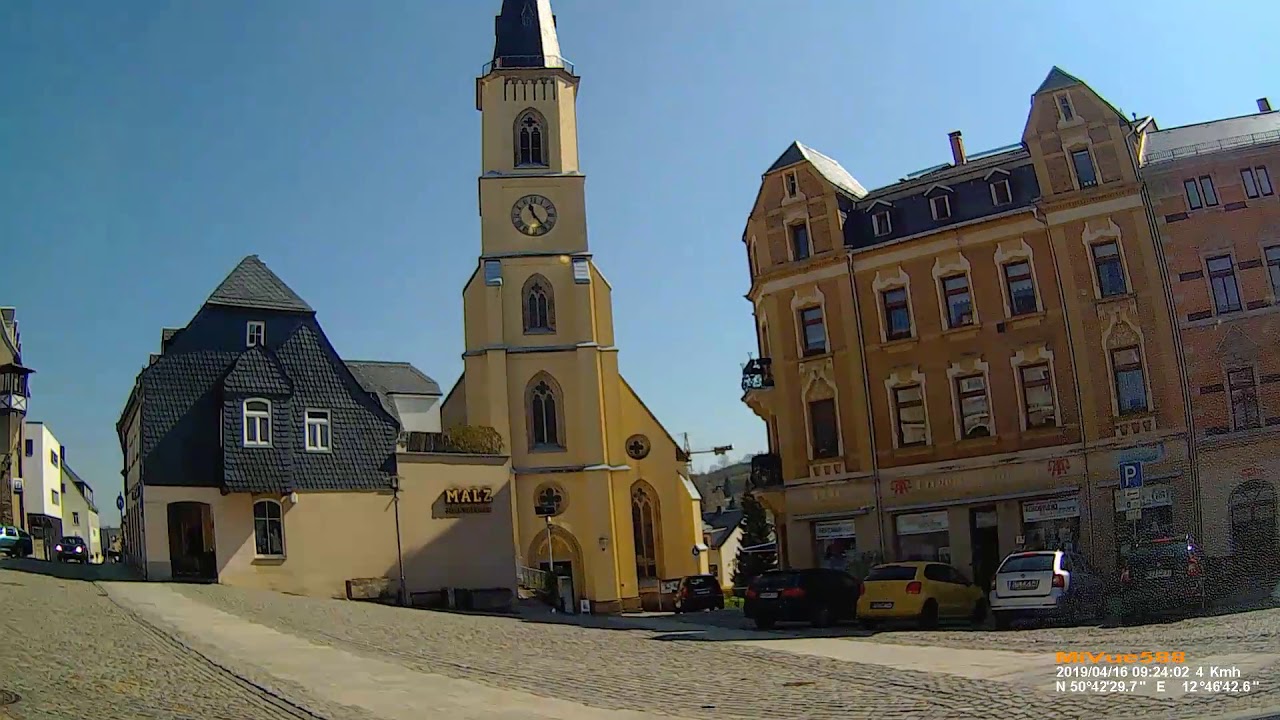 D: Große Kreisstadt Stollberg. Erzgebirgskreis. Fahrt durch den Ort. April 2019