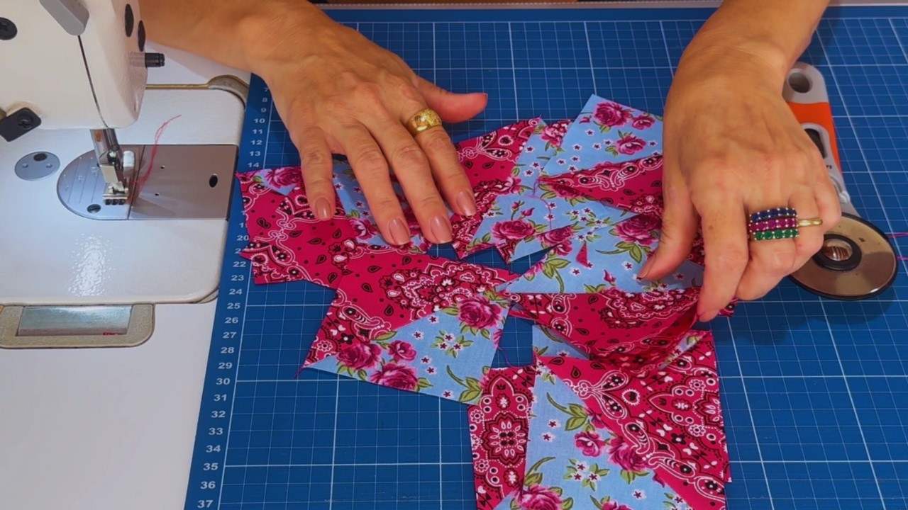 LINDÍSSIMO Bloco de PATCHWORK para Fazer COLCHA com Poucos RETALHOS Muito FÁCIL e Rápido! 🌷