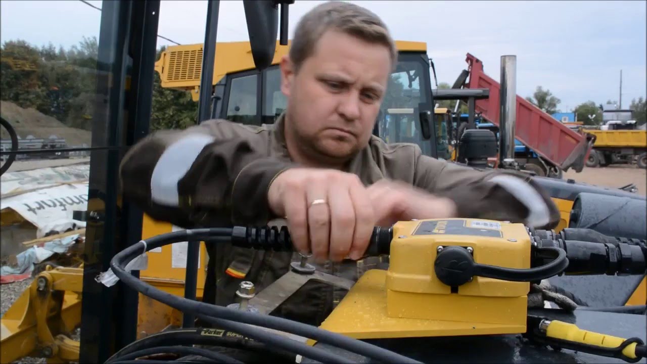 Монтаж системы Topcon 3D ГНСС на грейдер John Deere
