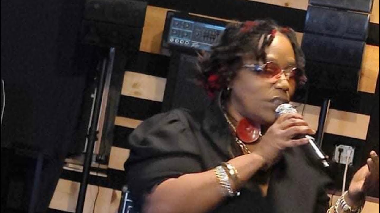 Tyrone Lowe interviews Diva Kim Beacham In The Studio On The Legends.