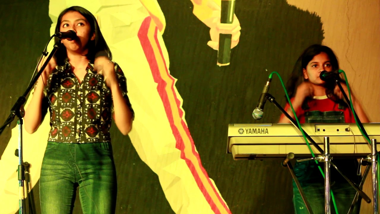 Nidhi & Karshni - 'Talk Is Cheap/No Diggity' (live at Speak Pune)