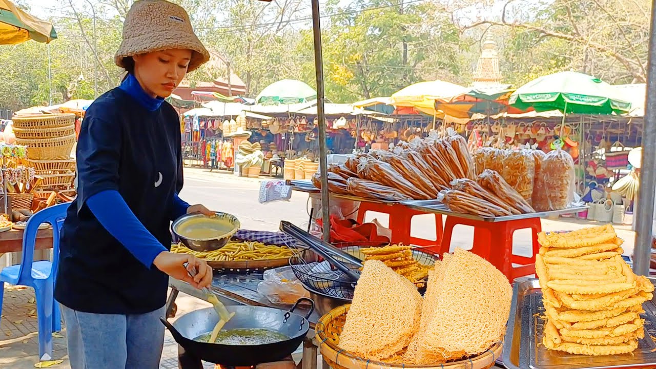 So Popular! Khmer Cake, Dessert, Fruit, Noodles, Yellow Pancake, & More - Cambodian Street Food