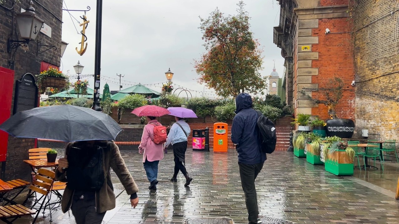 Rainy Walk in London ☔ South Bank | 4K Binaural Sound