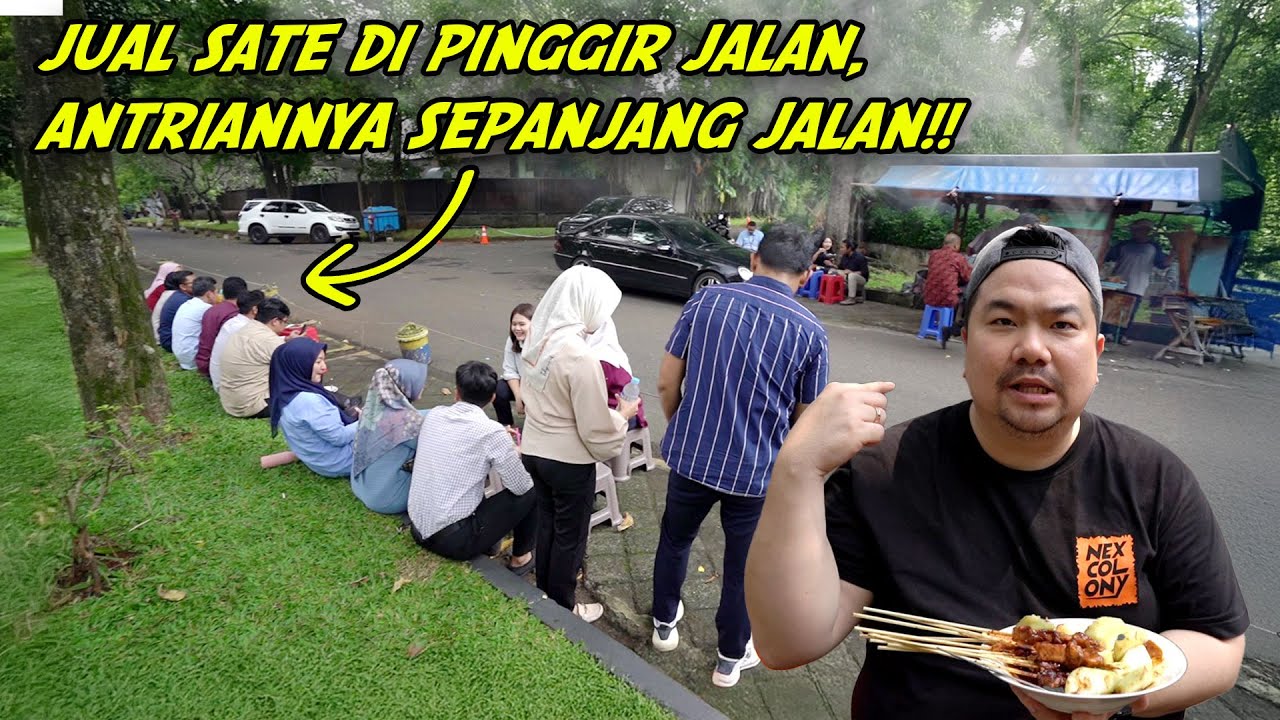 WARUNG SATE PINGGIR JALAN YANG ANTRIANNYA SEPANJANG JALAN!!