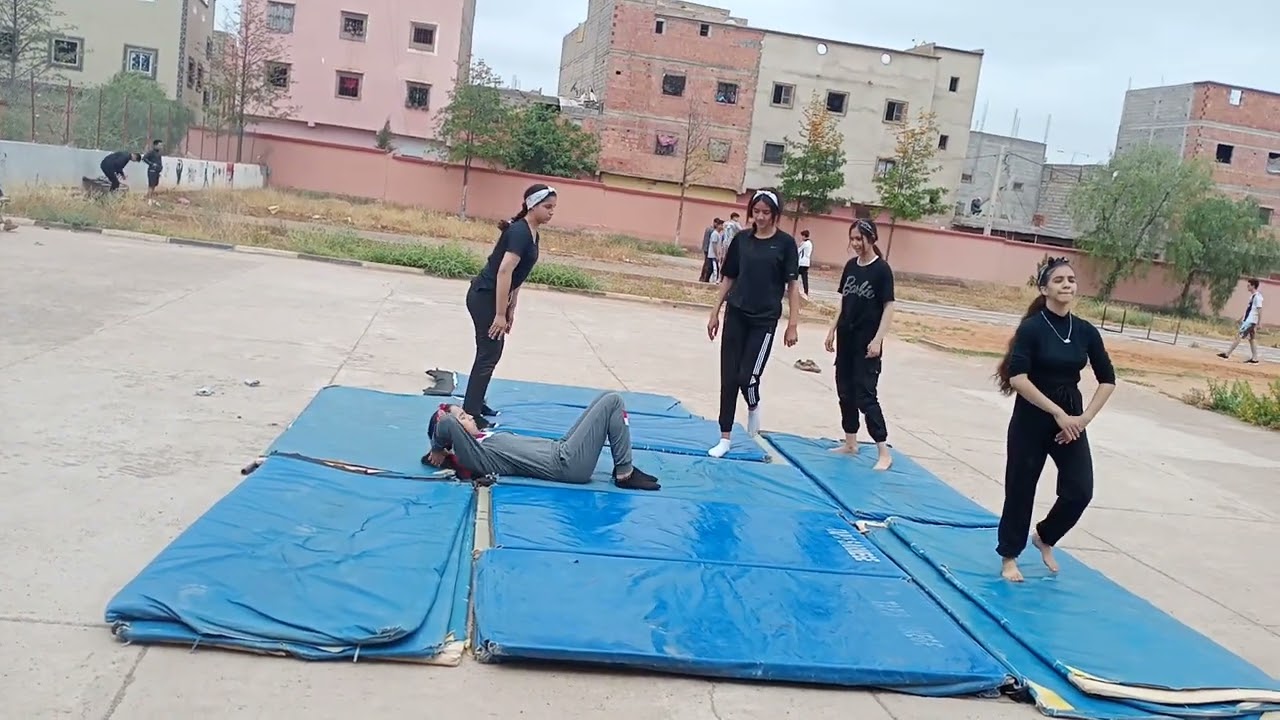 un excellent show au thème de la liberté présenté par les filles du lycée RHALI LFAROUK EL ATTAOUIA