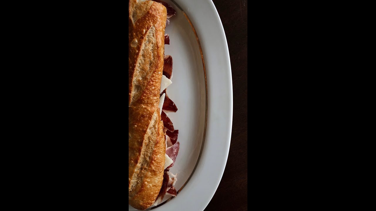 Bocadillo de jamón ibérico y manchego 