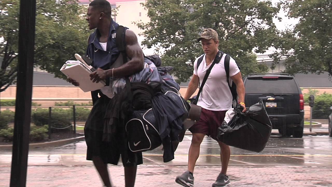 Pitt Football Move In Day | PittLiveWire