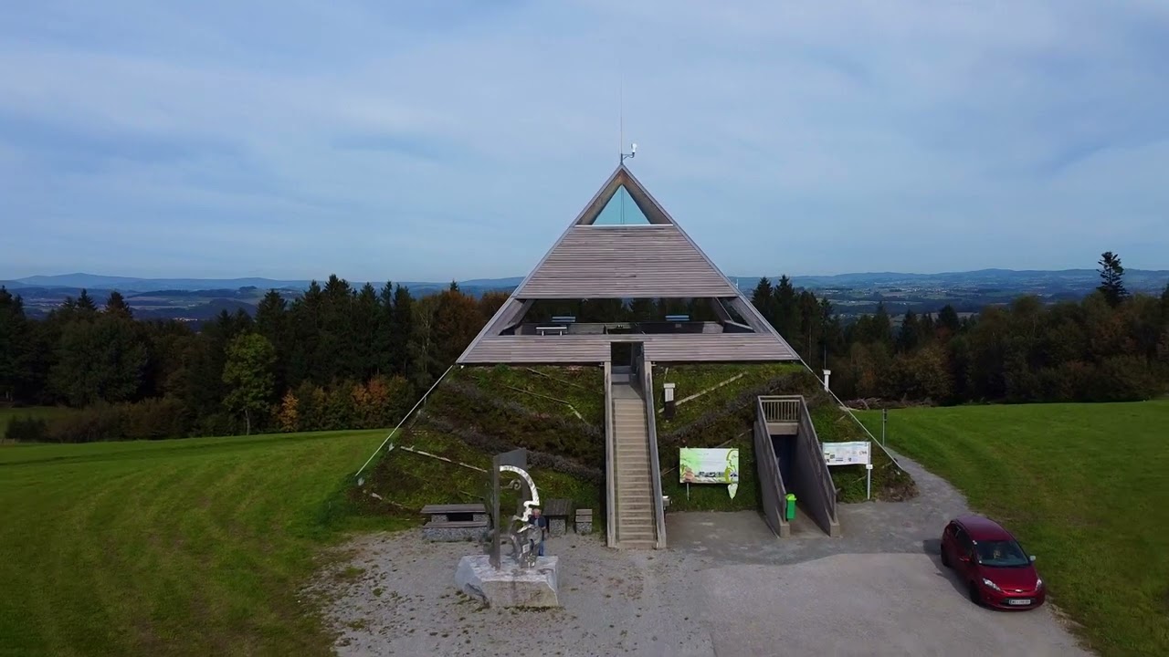 Pyramide am Etzinger H&uuml;gel
