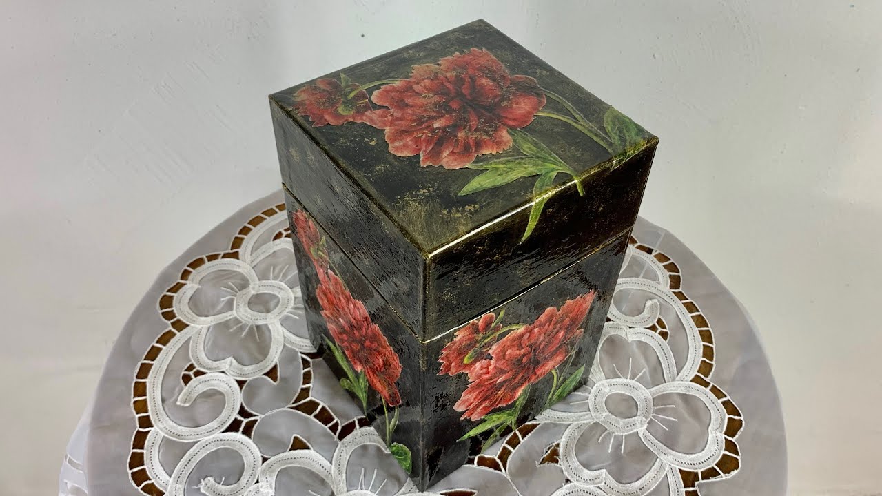 Decoupage sobre negro, Cómo plastificar servilletas, Caja de cartón, Diy, Artesanato, Cofre