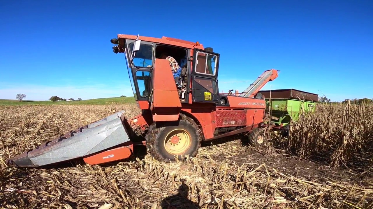 New Idea Uni System picking Corn in Illinois