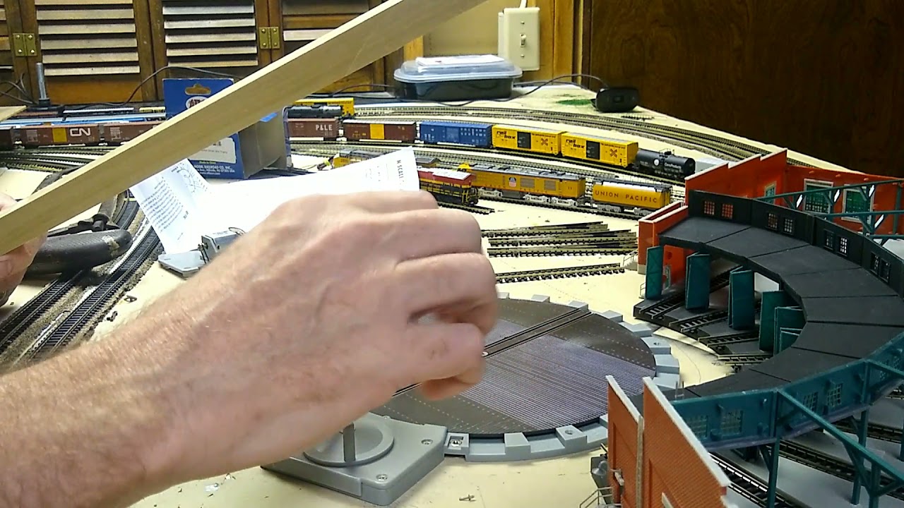 Adding Atlas turntable to the roundhouse