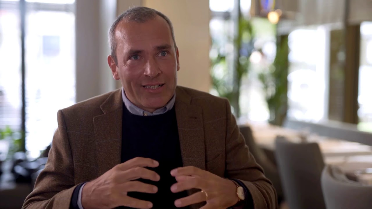 A kapcsolati problémák fő oka, hogy a férfiak félnek. – Joós István, Tűsarok, 2018.10.28