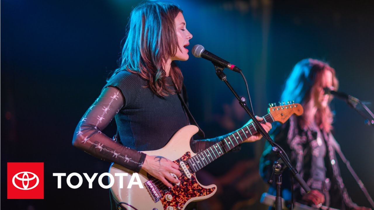 Larkin Poe Performs 