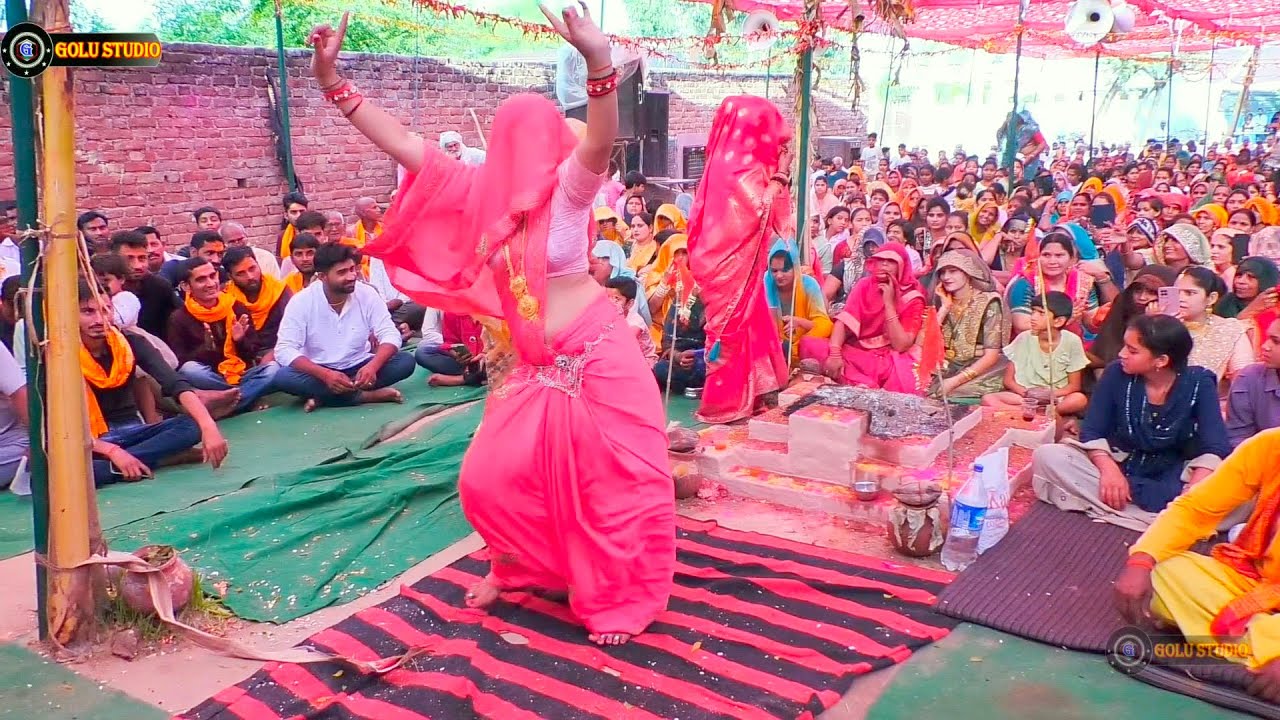 कोयल कूक~कूक के हारी दर्शन दे जा गिरधारी√इस भजन पर किया भाभी ने टॉप डांस!!Malti Shastri Etawah..