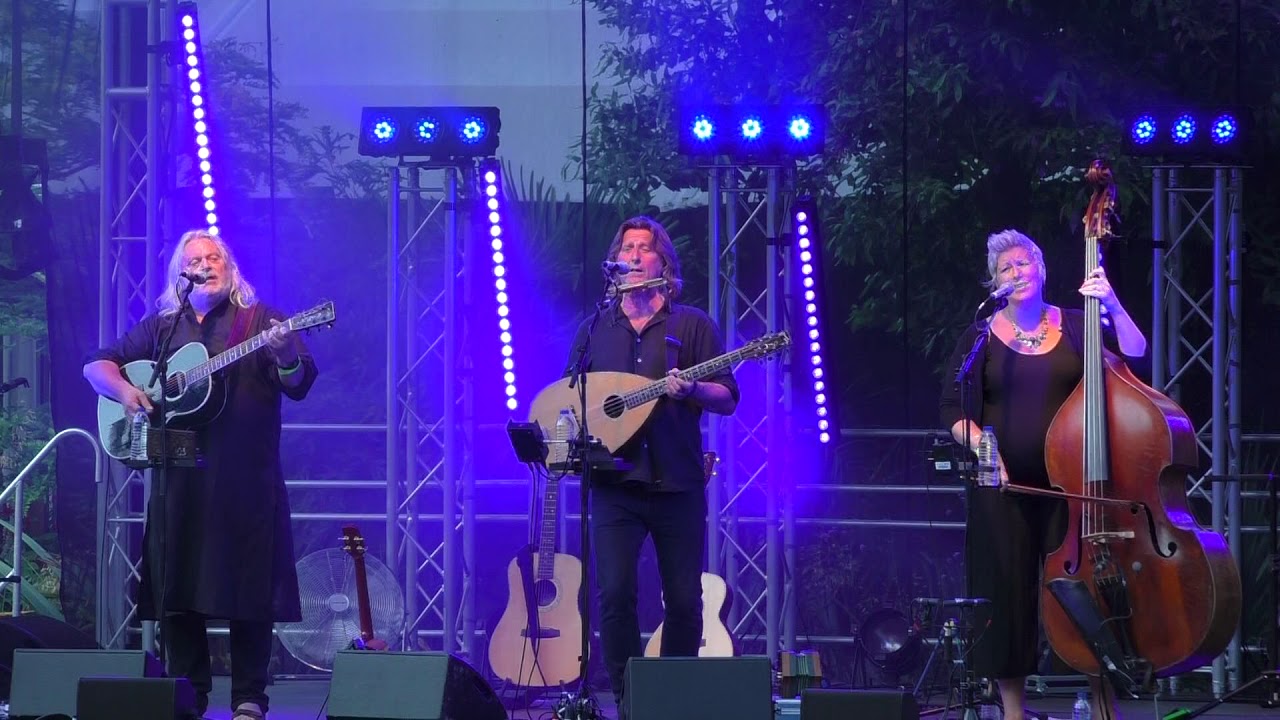 Show of Hands closing set at Abbotsbury 2018