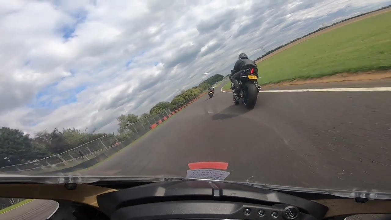 Sv650 tearing up R1, Blade & 848   HD 1080p
