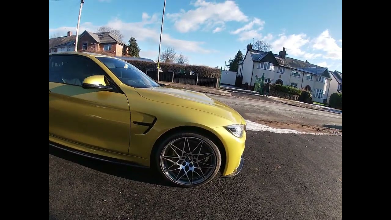 Air suspension on a BMW M4 competition with the new Airlift ALP4 management 