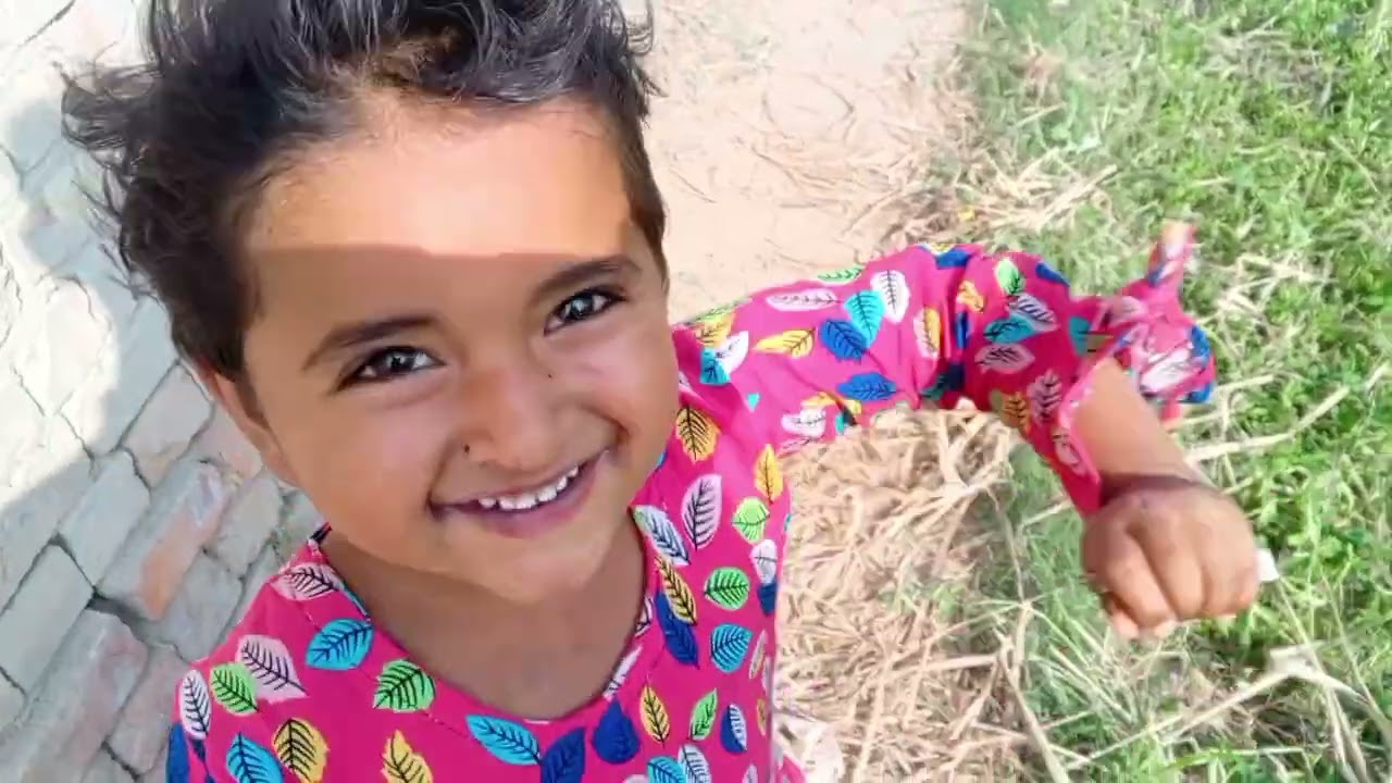 گاؤں کی زندگی | کھیتوں میں سیر اور ٹیوب ویل کا ٹھنڈا پانی | Village Life in Fields