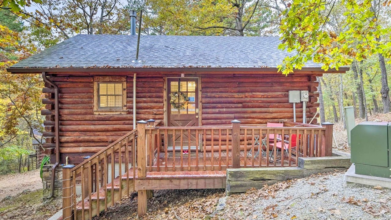 Gorgeous Romantic Eureka Springs Cabin w/ Fireplace | Lovely Tiny House
