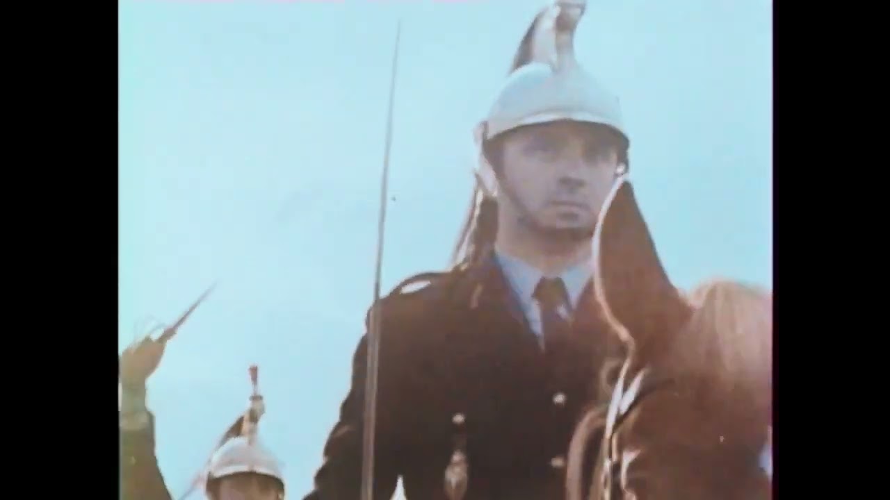 GARDE REPUBLICAINE - Charge de la cavalerie à 4 escadrons - Villacoublay le 16 décembre 1975