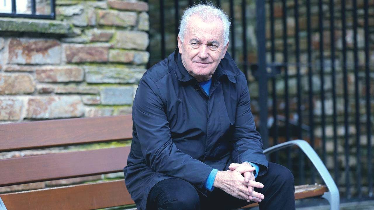 Víctor Manuel cumple 78 años: leyenda de la música de la transición española. Lo cuenta Viqui Moreno