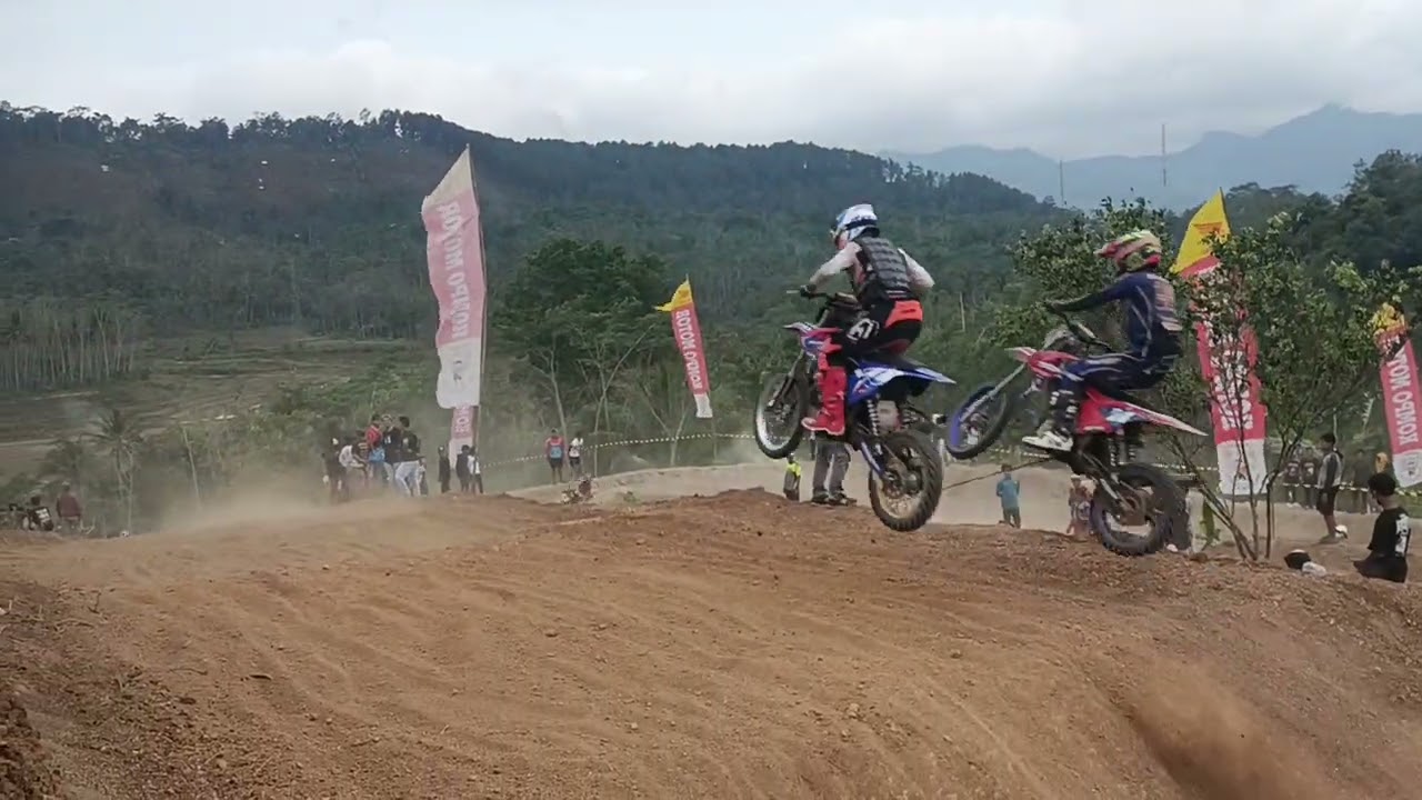 Pertarungan kls Bebek open.   #klx140 #ktm #yz250 #crf150 #grasstrack