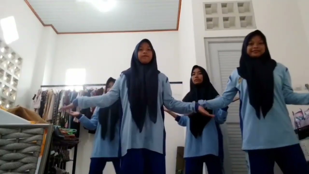 TUGAS PJOK SENAM IRAMA KELOMPOK PUJI KELAS 7D SMP DARUL MA'ARIF (MAUMERE)