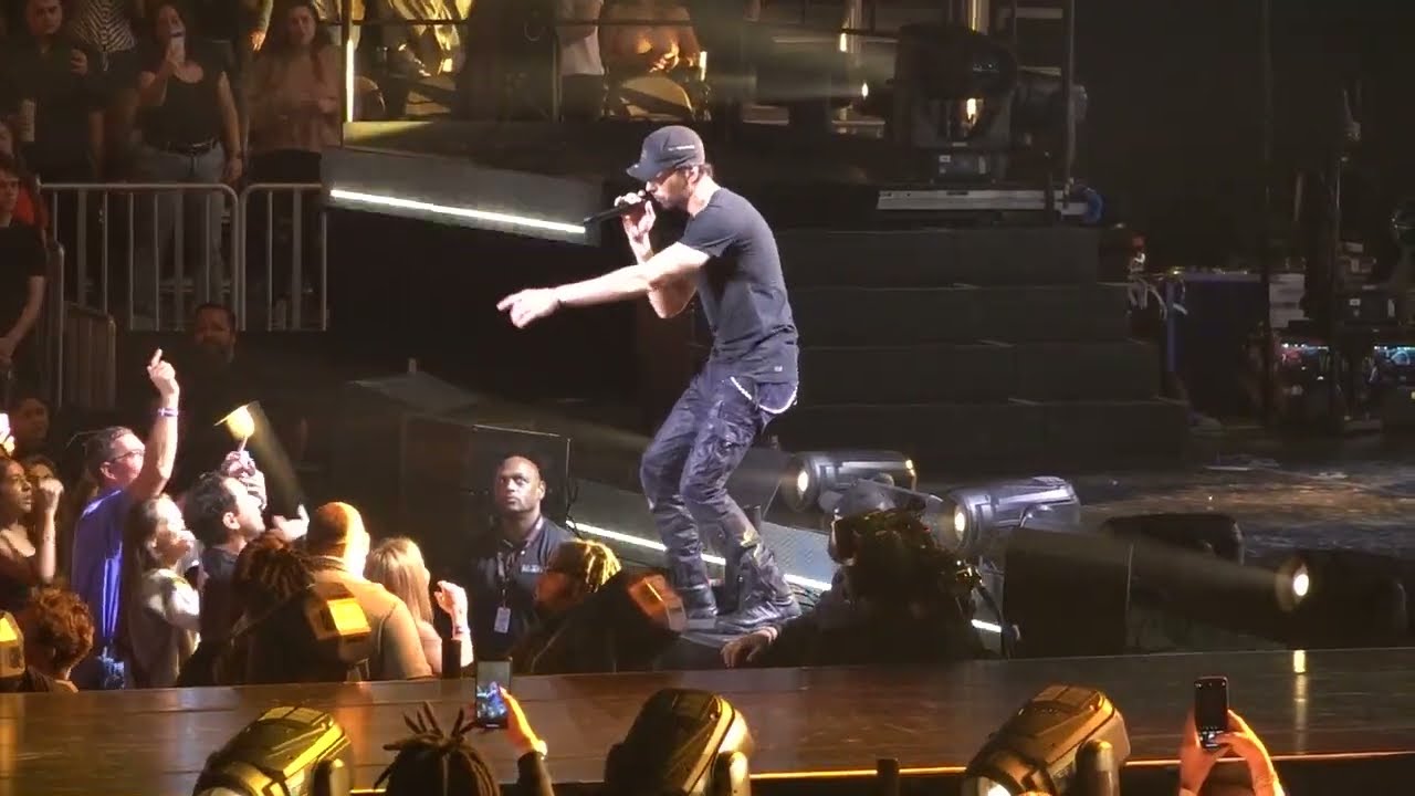 Enrique Iglesias - Duele El Corazón