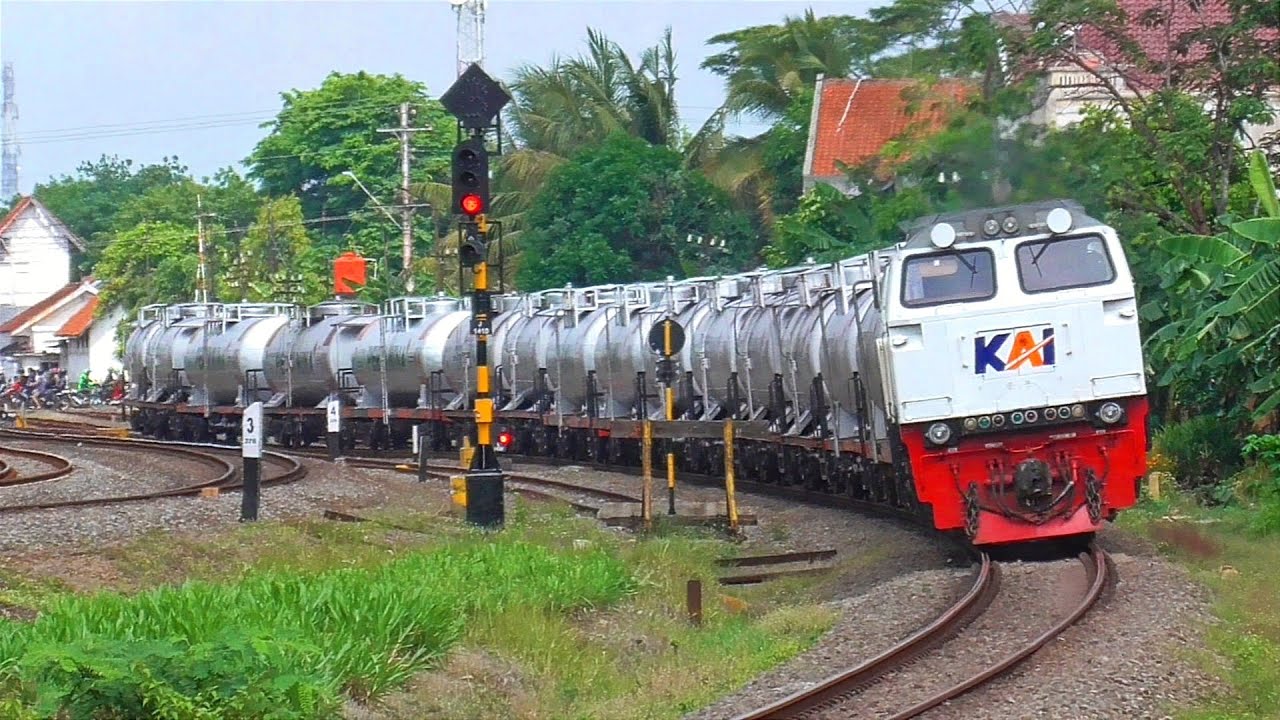 HUNTING KESIBUKAN KERETA API SIANG SORE DI SPOT TIKUNGAN PERCABANGAN JALUR STASIUN KROYA
