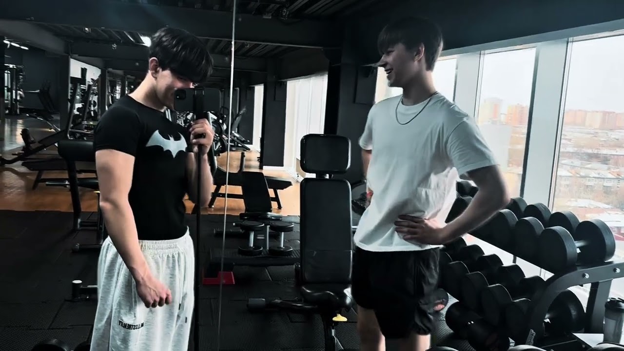 Влог из зала #1 День груди, бицепса