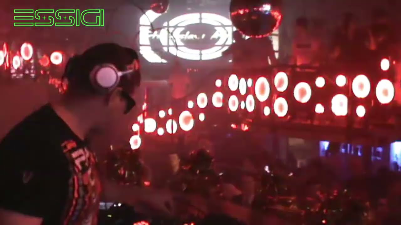 ESSIGI - EDM SESSION @ PACHA MOSCOW 2012