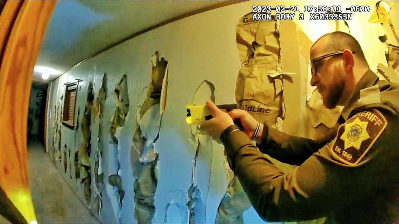 911 Call For Help Leaves Officers Stunned