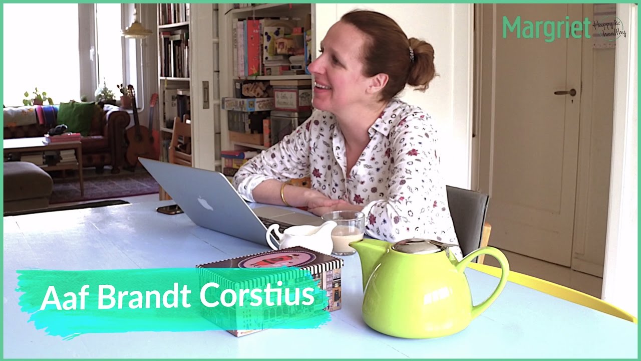 Columnisten: Op de koffie bij columnist Aaf Brandt Corstius | Margriet
