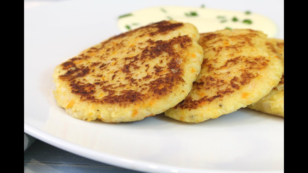 Tortitas de coliflor y zanahoria con y sin Thermomix | Receta fácil