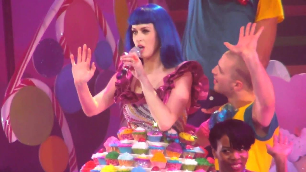 Katy Perry - California Gurls Live @ Zénith Paris 07/03/2011