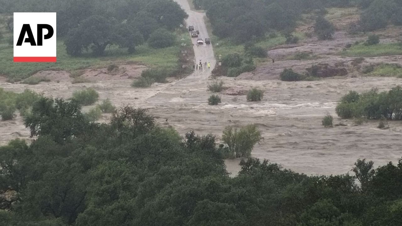 Timelapse video shows water from Texas river rising during flood